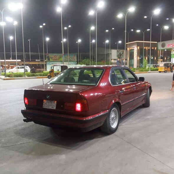 السلام عليكم بي ام 252سيارة جاهزة كيرمحرك صدر تخم تاير معايزهه شي غرفه جديدة فول مواصفات مصبوغه عام بدون حادث وعندي صور قبل الصبغ موديل90كيرمحرك بلجيس السعر58والله بس الغرفه بمليونين وربع اشتريتهه *********** بغداد
