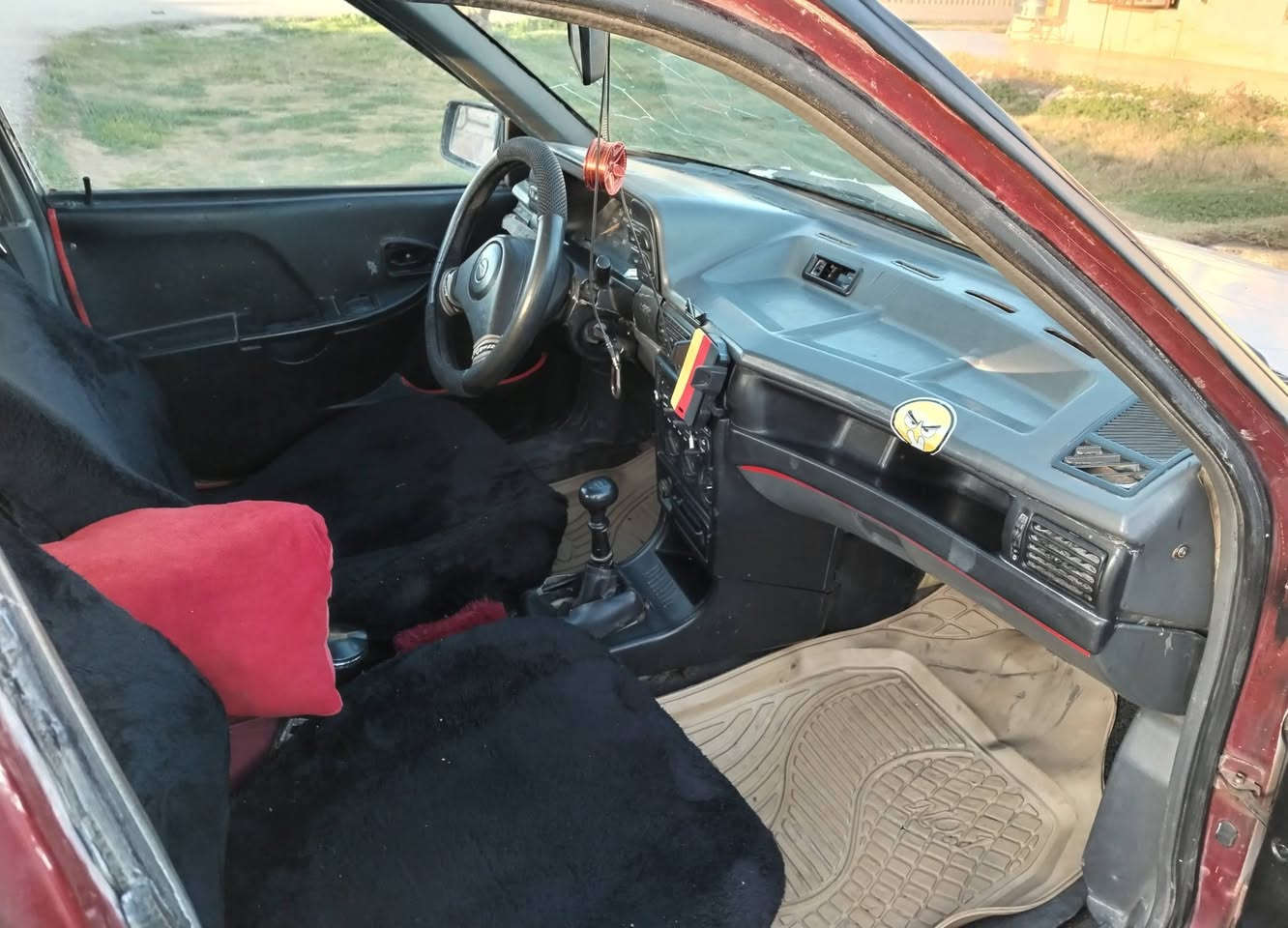 دايو لمنز للبيع رقم ألماني. ر. سنويه خضره سياره جاهزه ما ناقصهه شي السعر 19 وبيهه مجال اتصل ***********
