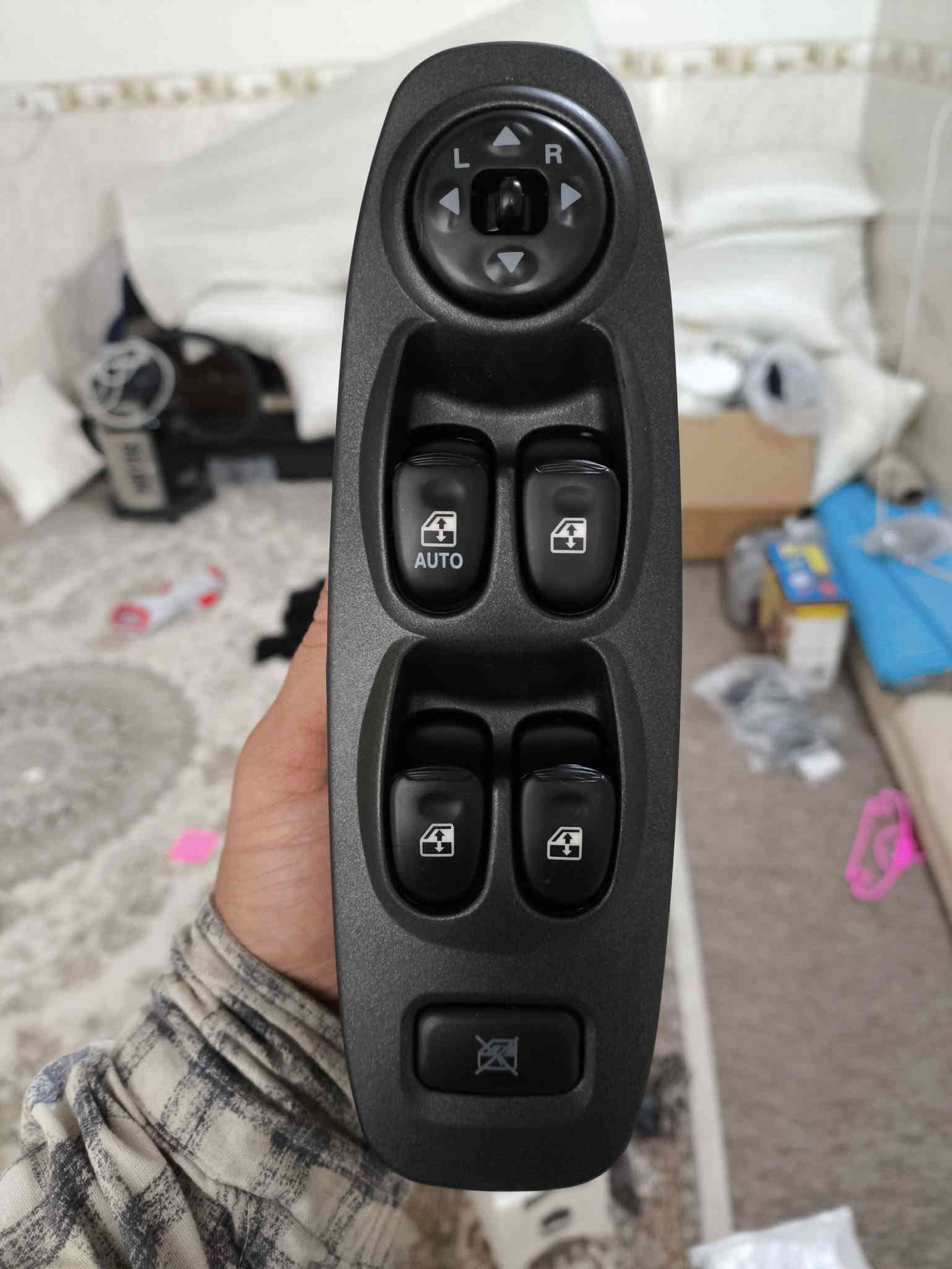 للبیع کل غراض سيارة لا اعرف نوع سیارە
تم وتساب ***********
