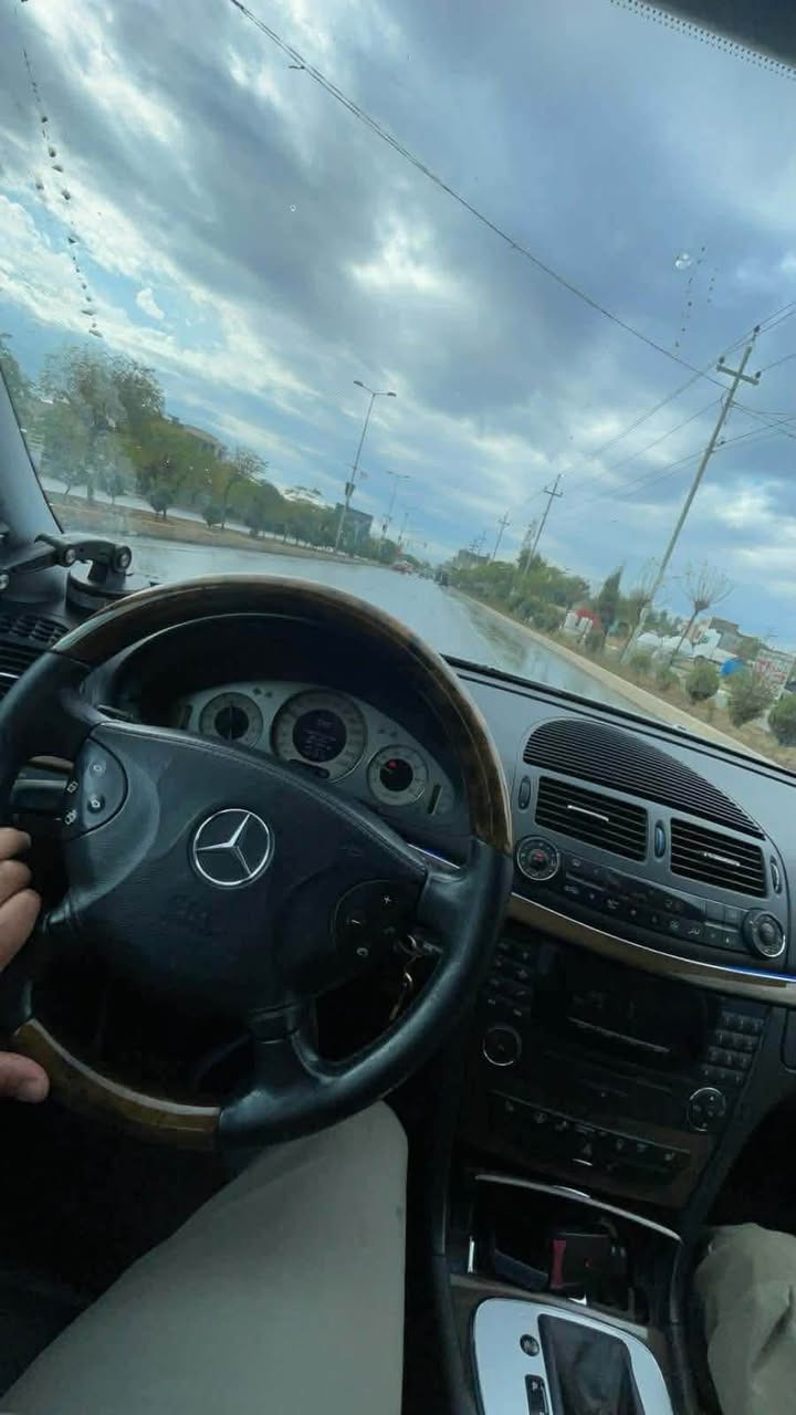 AmG E 320

ساخ ساخ ساخ 

سلاوی خواتان لێبێت ئەم سەیارە بۆ فرۆشتن 
هەموو گیانی بەشەرت مەنەفێست ئەسلی ابراهیم خەلیل 
سعری خوار بازار دەفرۆشین 
بێ بۆیاخ و سارد و شت 
قەپات مواسەفات پانۆراما 
هی خەلک سەقف و حیزامە 
هی ئێمە بێ بۆیاخ بە پارەی ئەوان

***********
***********
ڤایبەر وەتس ئەپ هەموو شتی لەسەرە 
مشتەری نی سەرمان مەیەشێنە رانية, السليمانية
