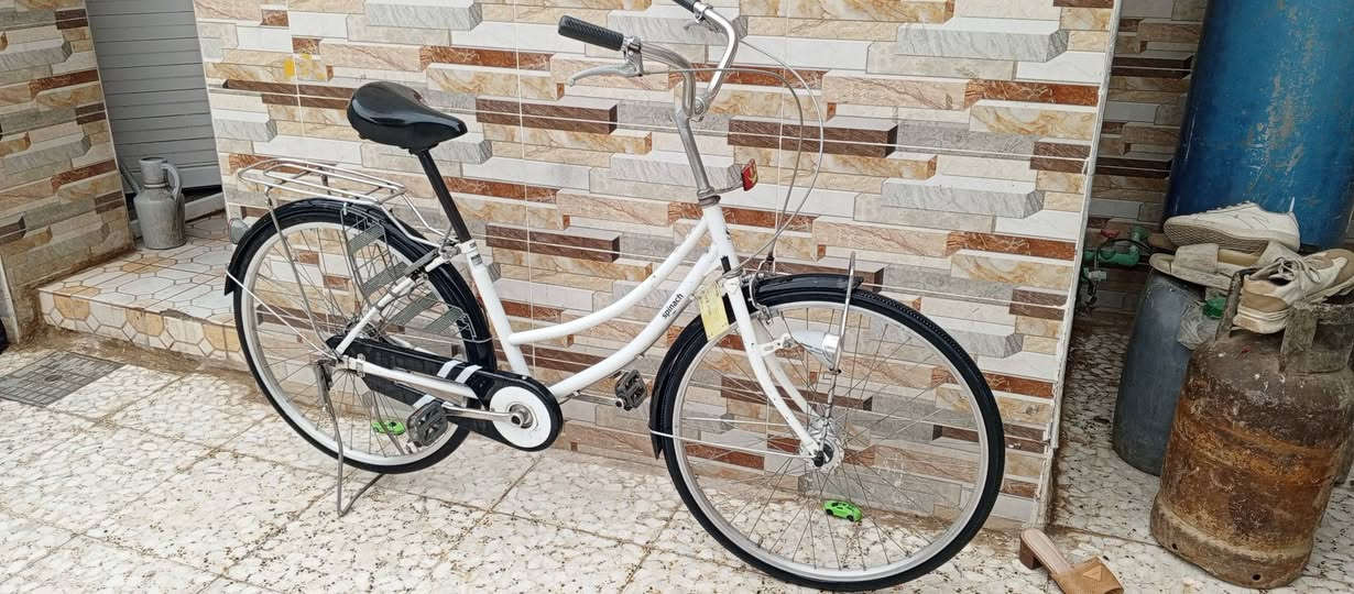 سلام عليكم بيسكل للبيع حجم 26 موديل 18 مال حاويه  (السعر 90 بي مجال مكان   واسط.  نعمانيه                       (***********)       (***********)
