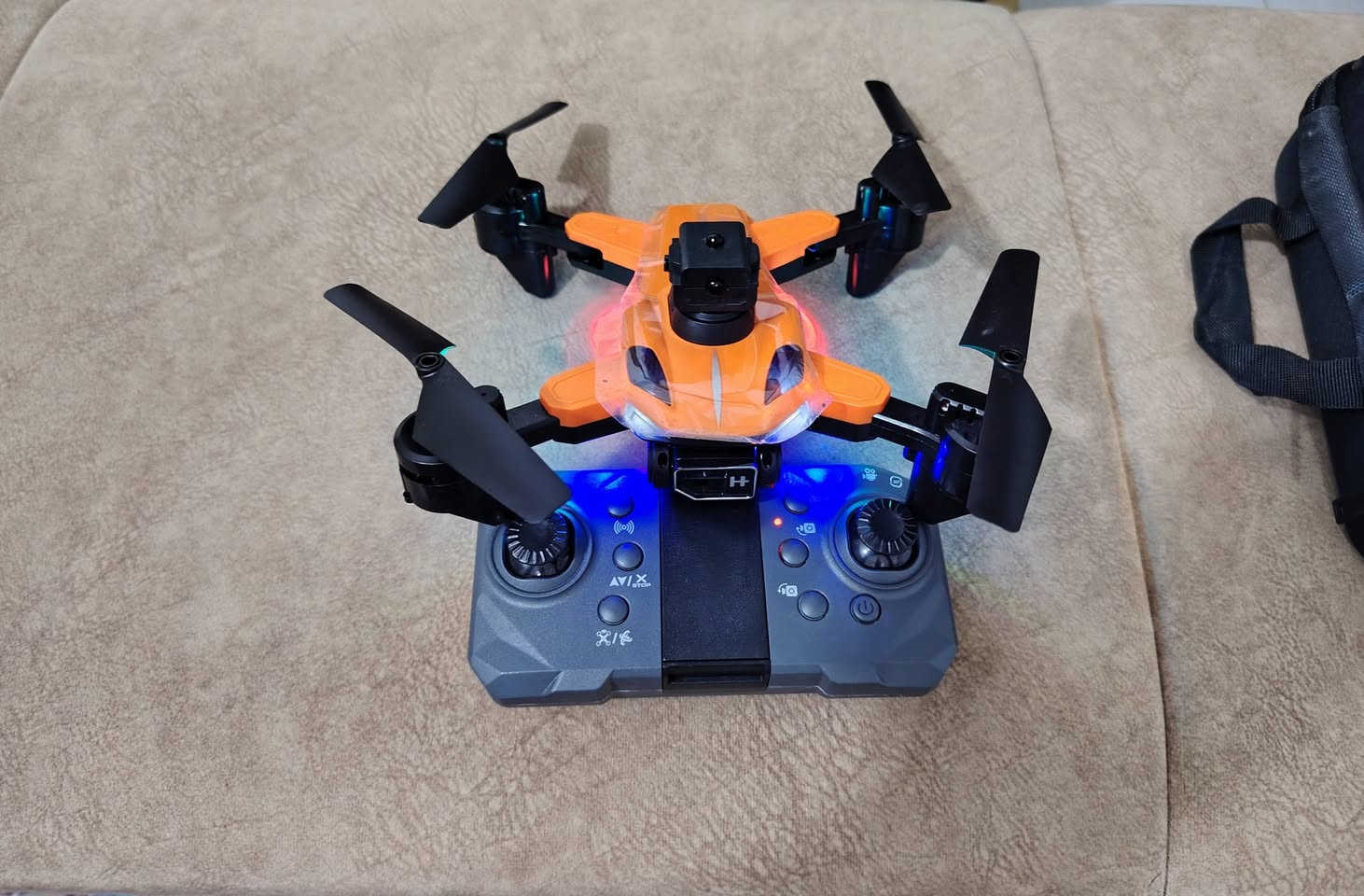 درون جديدة مع ملحقاتها مراوح دروع درنفيس جنطة. اقلاع وهبوط بضغطة واحدة حساس مانع اصطدام تثبيت ارتفاع رجوع ذاتي شقلبات ٣٦٠ درجة السعر ٤٥ متوفر توصيل


**إذا كنت صاحب هذا الإعلان وتريد حذفه لأي سبب، رجاءا أرسل رسالة إلى الدعم الفني**