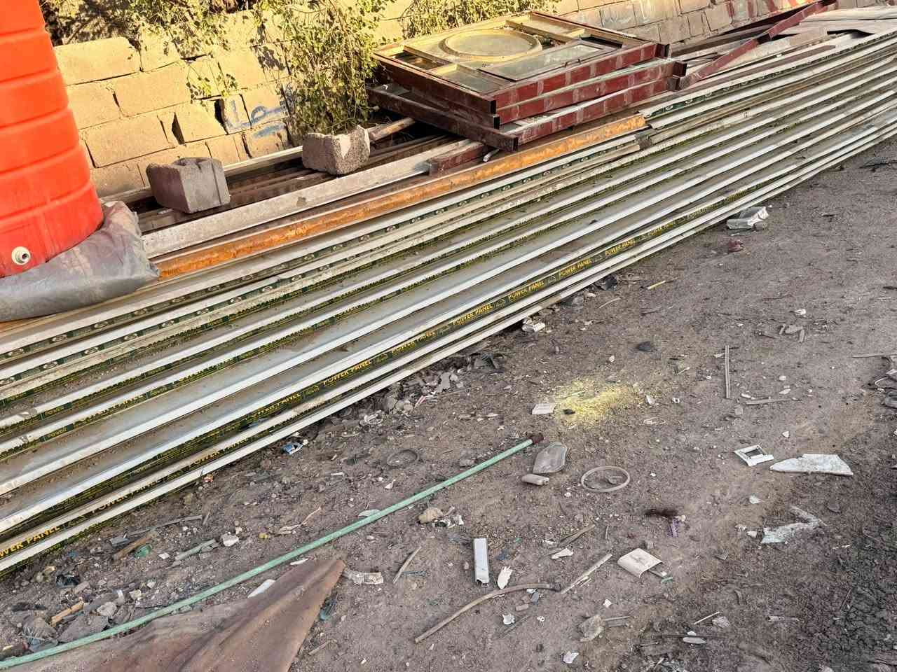 سندويش مستعمل 9 متررالعدد 8 +6الطول 4 ونص متر شخاط17 طول 6 متر هنكلاين العدد 2 طول 6 متر سعر المتر عله 9 الف.   العنوان البصره حي الزيتون رقم الهاتف ***********
