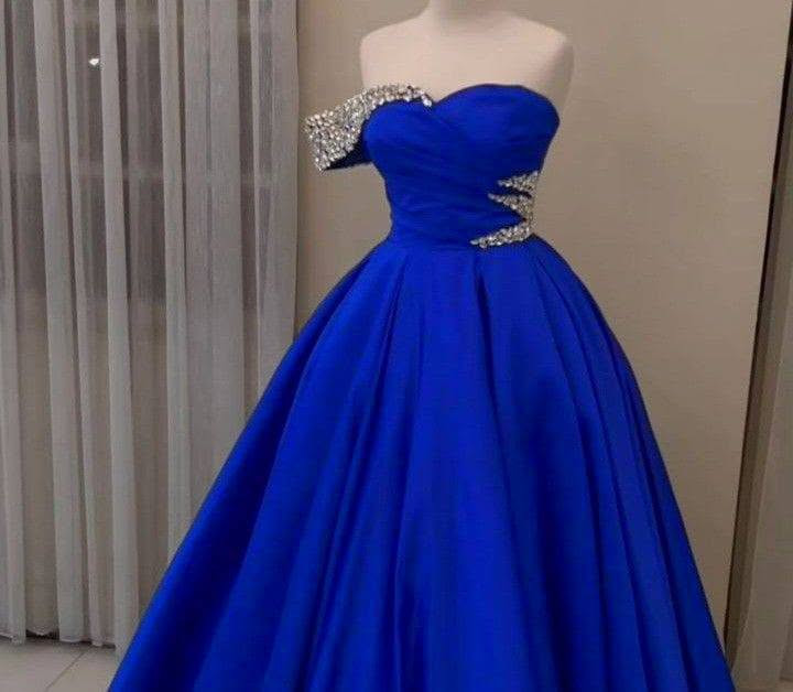 *فستان قماش ساتان جيسكا اجنبي مكلف مكفوووول*  

 *القياس  2* 
 *بلبس م̷ـــِْن 42 و 44* 
 تسليم بعد اسبوع من حلب 
R
للتواصل عل خاص


**إذا كنت صاحب هذا الإعلان وتريد حذفه لأي سبب، رجاءا أرسل رسالة إلى الدعم الفني**