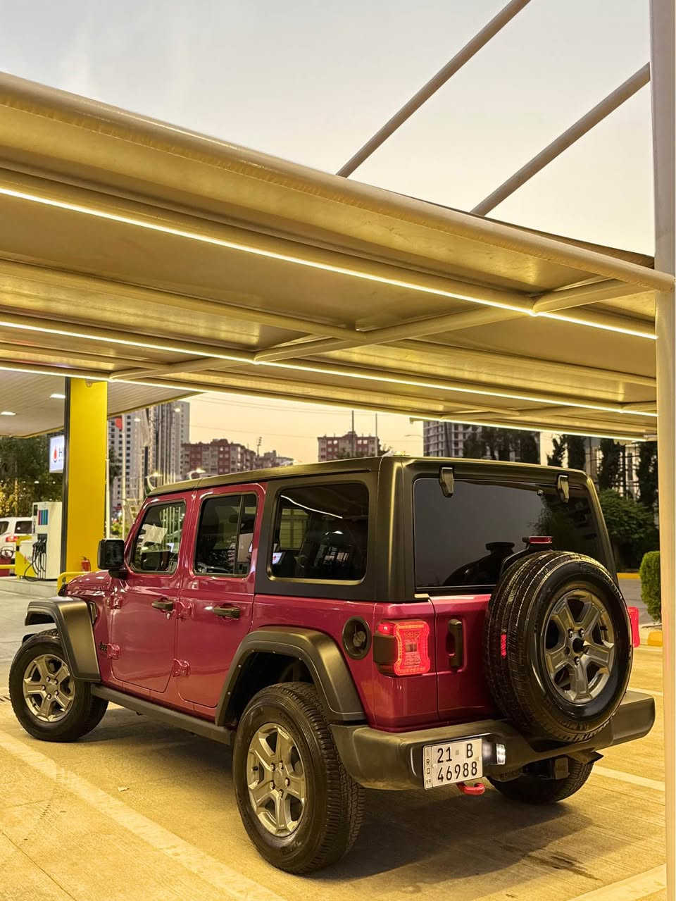 Jeep rangler 2022 
جێپ رانگلەر مۆدێل 2022 مەکینە ٢٠ تۆربۆ بێ هایبرید 
بەصمە ،درگا بەصمە،تحدید سورعە،لایت لید ،لایت عەدەسە
تبرید مرکزی،تبرید ٢ زۆن ،دەبڵ ئەکسل،شاشە ئایپاد و کامێرە
ئۆتۆ ستۆپ،…
سەیارەکە پەڵەیەک بۆیاخی هەیە بە بێ ناوگرتن
ڕەقەم و سەنەوی تازەیە بە ناوی خۆمەوەیە

سیعری:260$ مەجالی تێدایە
*********** السليمانية, العراق
