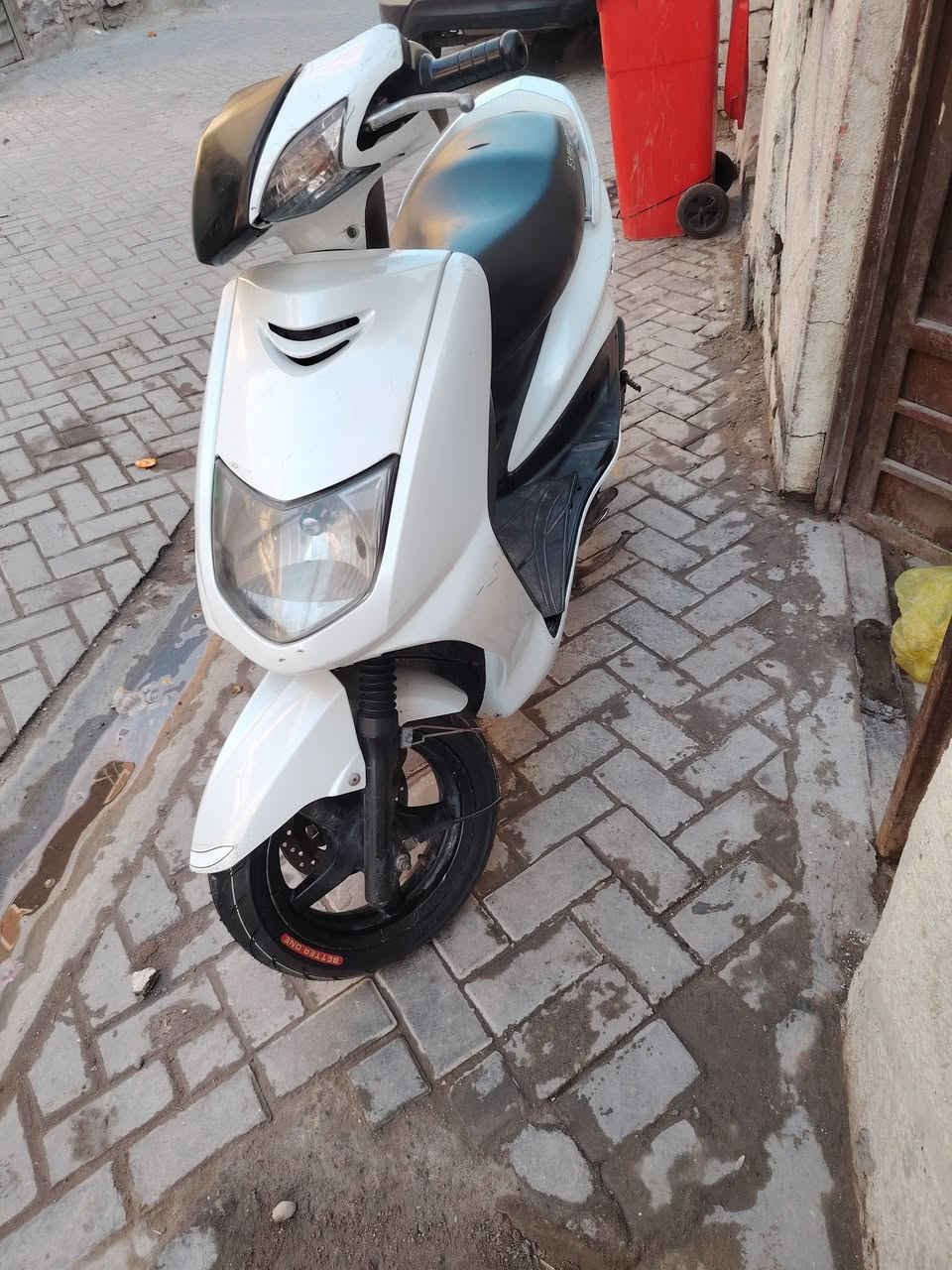 لبيع دراجة سكنس كوري نضافتة محركة كشرة 100 ٪تخبل اي نقص مابية شراي يخابر خادم سعرها ٥٥٠الف خادم ***********
