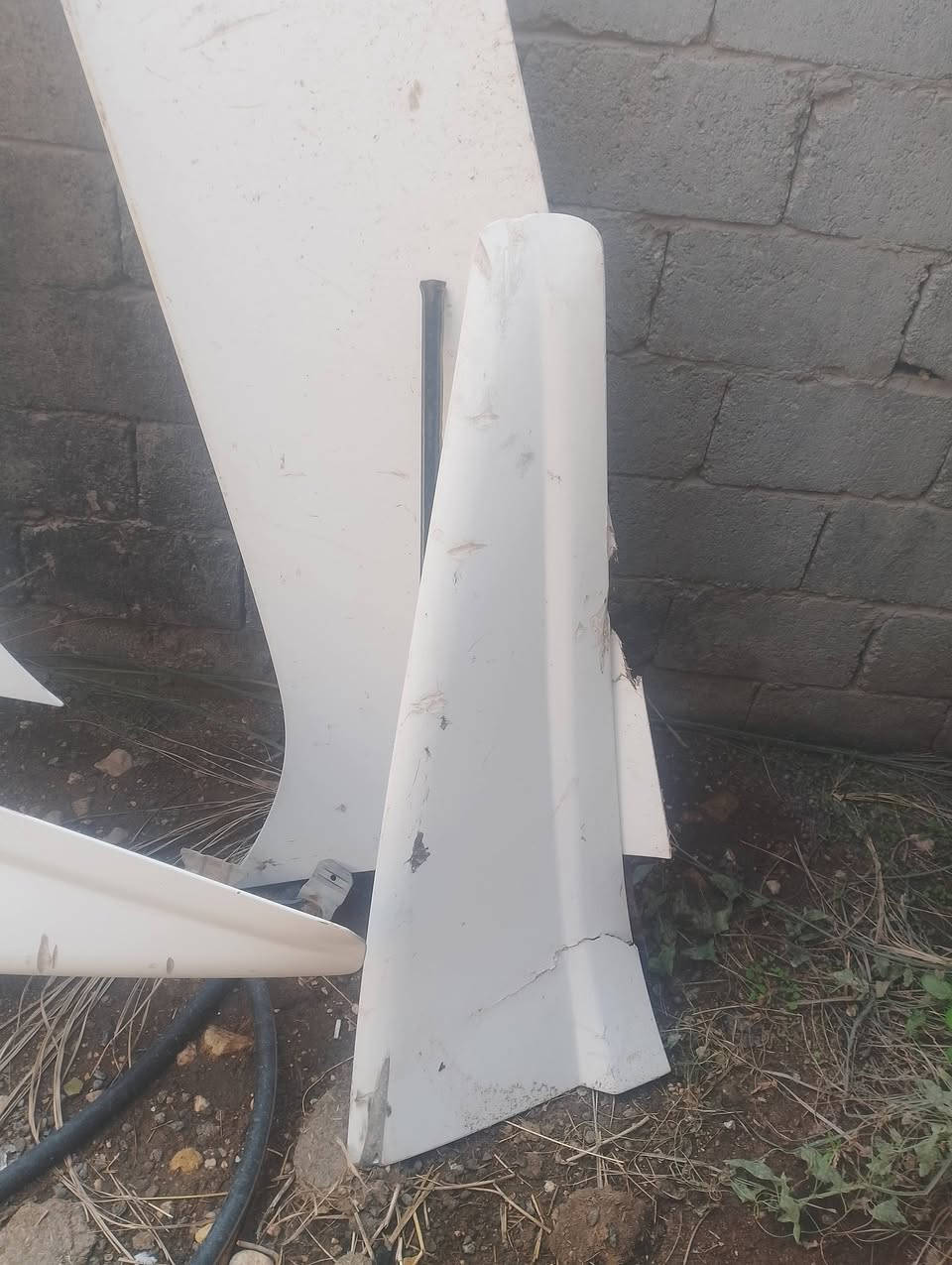 السلام عليكم كاسحه وزعانف مال سكانيا الفينيه كاملات مع القواعد للبيع للأستفسار ***********
