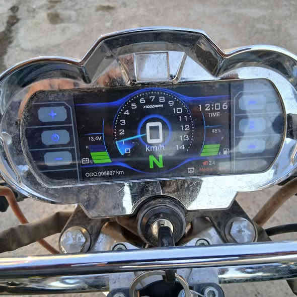 السلام عليكم سيفان 2025 اوراق كامله صارلها اقل الشهر من طالعه من الوكيل اول تبديله دهن الها 5كير صالنصا ام الصوت مكفوله من كلشي السعر 700 وبيها مجال ***********
