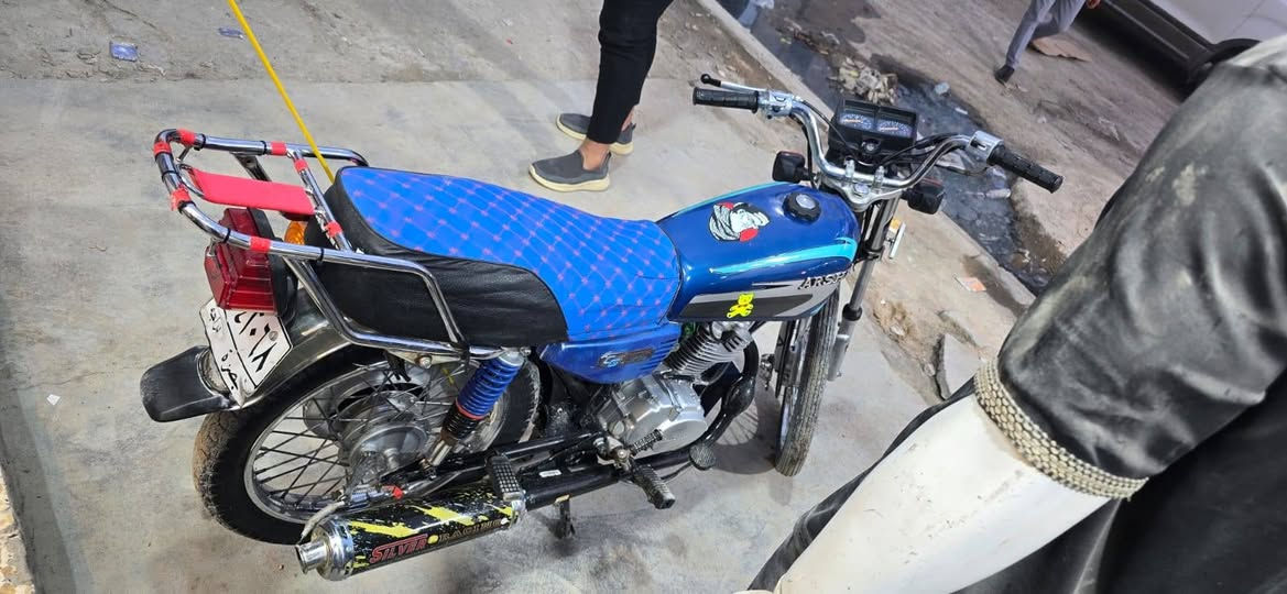 السلام عليكم  شباب دراجه يراني لبيع الموديل 2021 رقم وسنويه بسمي تحويل ثاني يوم بس دراجه رادله شقل مكاني بصره قضاء شط العرب بل التنومه  رقمي ***********
