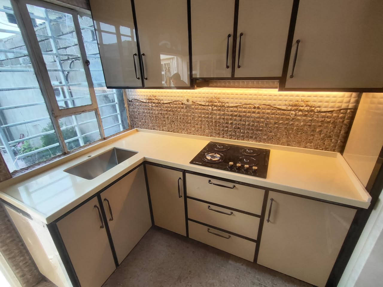 لما يكون مطبخك غير متوافق مع افكارك واستخداماتك نجهزك بتصميم احترافي… وتتجاوز كل مشاكلك 👌🏻💻  
مطبخك أساس بيتك 💫  
 #الكنزللمطابخ_الحديثة…
ملاحظة: وداعا مشاكل الحراره والشخوط واثار الاستخدام لان الحجر المستخدم من الكوارتز المخصص لاسطح المطابخ

مستعدون لتجهيزكم بسطوح مرمر الكوارتز  💯 
- مقاوم للخدش ⭐
- مقاوم للحرارة 💥
- عمل درجة اولى💯
- صحي ضد البكتيريا والفطريات ✅
- اسعار تنافسية 🔥💯

‼️عروض خاااااصه وتنافسيه لأصحاب معامل تجهيز المطابخ‼️ 

للأستفسار مراسلة الصفحة 
او الاتصال واتساب  
***********‬
***********

العنوان /العراق - موصل/  صناعة الكرامه - شارع 60

#موديلات #مطابخ #سنكات #كوارتس #نوعيات #ألوان #صناعة #تغليف #مرمر #كرانيت #حجرطبيعي #معمل #نوعيات #شركة #متوفر #حجر #الكنز #كنز #كاونترات #خشب #mdf #كوارتز #مطبخ #مطابخ #كوارتز #احواض #سنك #موصل #نينوى #الشمال #الواح #صناعة #خشب #بالونة #عين #كوارتس #العراق #مجمع #الشروق
