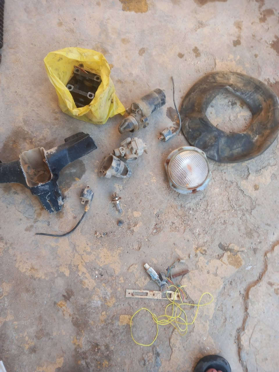 سبير طوارء الاصلي اليجي وي السيارة جانجر او يصير للوارد الأمريكي
الحجم 16 
وسبيرات ودبل تك تك مناسبات لد مال تكتك هذني كدامكم 
مكان كارضيه بيضاء قرب السيطره أتصل ***********
