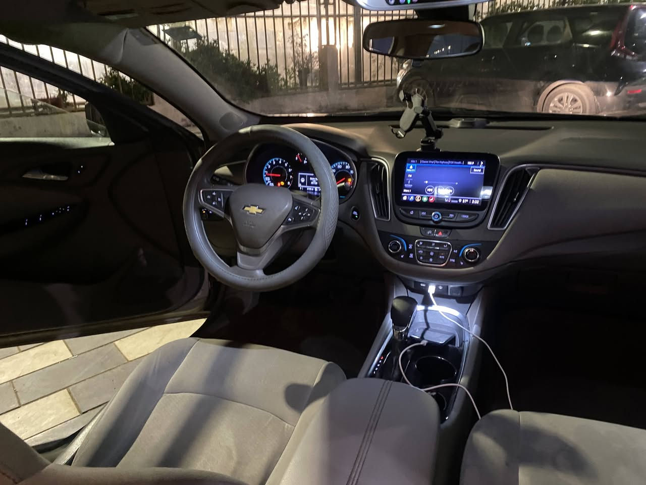 السلام عليكم 
 للبيع شوفرليت ماليبو 
موديل 2022
وارد امريكي حداثها موضح بل صور 
رقم بصره معوقين باقليها سنه وتصير حرة اسويلك  وكالة عامه 
كير محرك  لغد شواصي تبريد كلة مكفول 
 مواصفات ال LT 
ماشية ٦٧ الف 
مكاني بغداد البلديات المضمار قرب الأمن العامه 
السعر ١٠٧ وبيها مجال 
للاستفسار ***********
