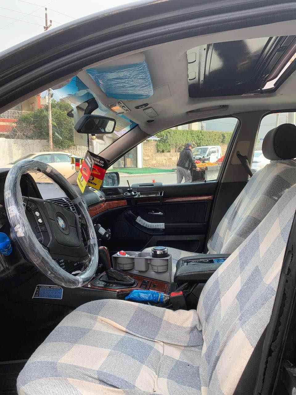 بی ئێم سەقەڕ bmw e39  1996 
مەکینە V6 -528
 
ڕەقەم و سەنەوی نوێ
مواسفات سلایت گێڕ ئۆتۆ 
سبوغ عام بۆجوانی 
جەمپێکی پێشی هەیە 
کەمەک ناو گرتن ، 
نـــــرخ   96 وەرەقە أربيل, العراق


**إذا كنت صاحب هذا الإعلان وتريد حذفه لأي سبب، رجاءا أرسل رسالة إلى الدعم الفني**