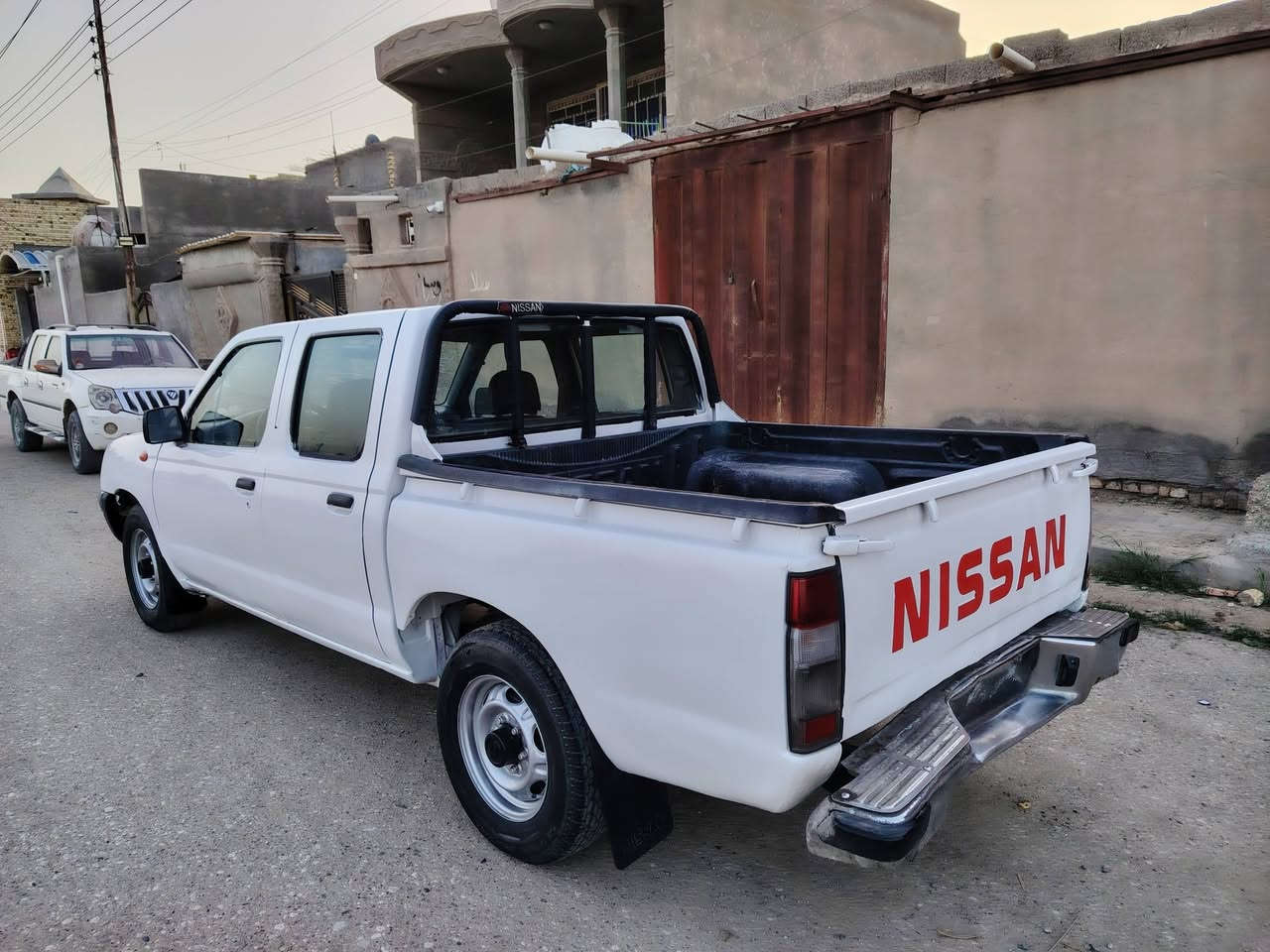 السلام عليكم
بيكم نيسان مزاد وزاره الداخليه 
مكينه جديده كير جديد شاصي مكفول 
السيارة مصبوغه عام بدون ضربه 
غرفه نضيفه 
مكاني ذي قار قضاء الرفاعي 
اتصال ***********
