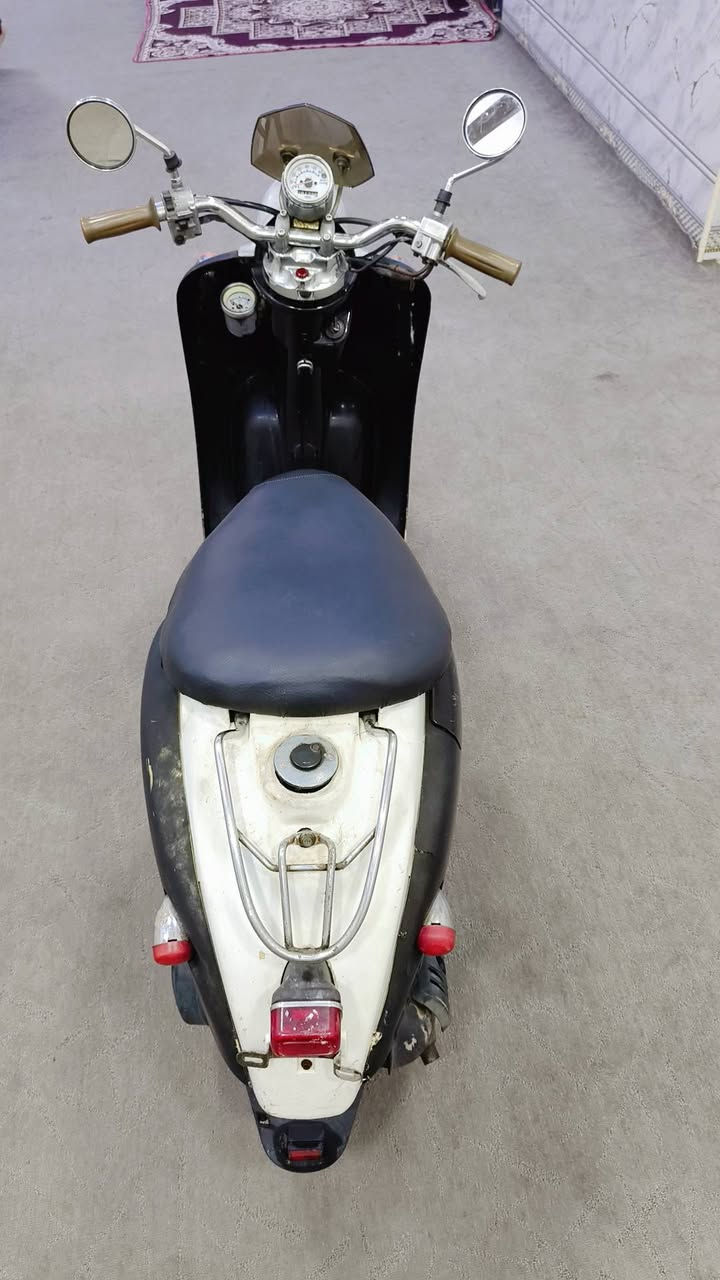 السلام عليكم دراجه مصريه للبيع خطين جاهزه كل شيء شغال بيها ما بيها اي نقص ماكينه ناعمه شلعتها حلوه كلش تعبر الستين السعر 350 العنوان ناصريه مركز ***********
