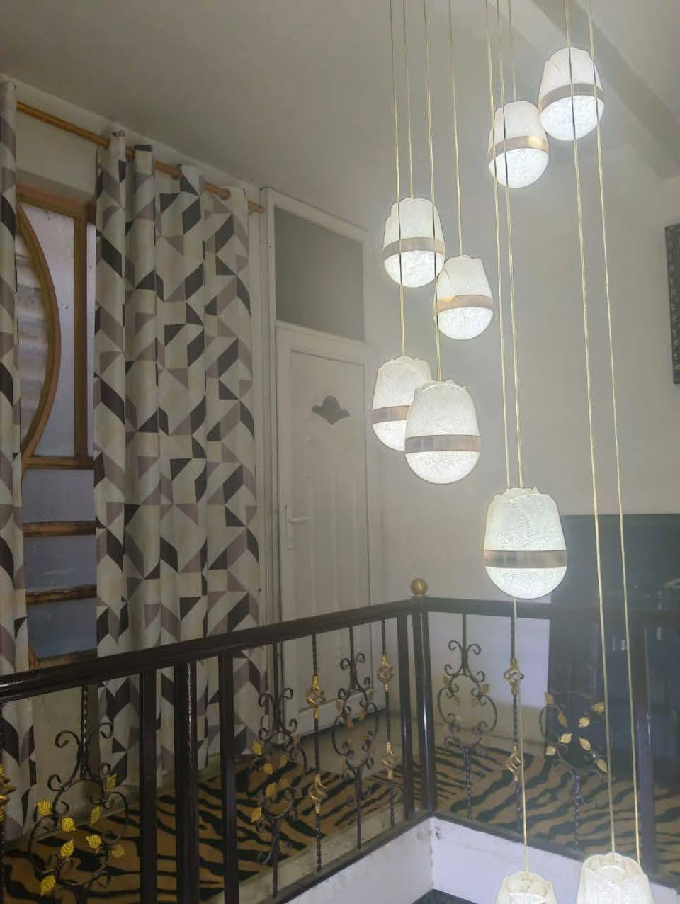 مساحه 75 متر طابو ملك صرف 

يحتوي علا صاله مطبخ  بل وجه هول داخلي كبير
وفوك غرفتين نوم 
العنوان منطقت الشرطه الخامسه  حي التراث 
سعره 120 وبي ***********مكتب الغديرابوصكر
