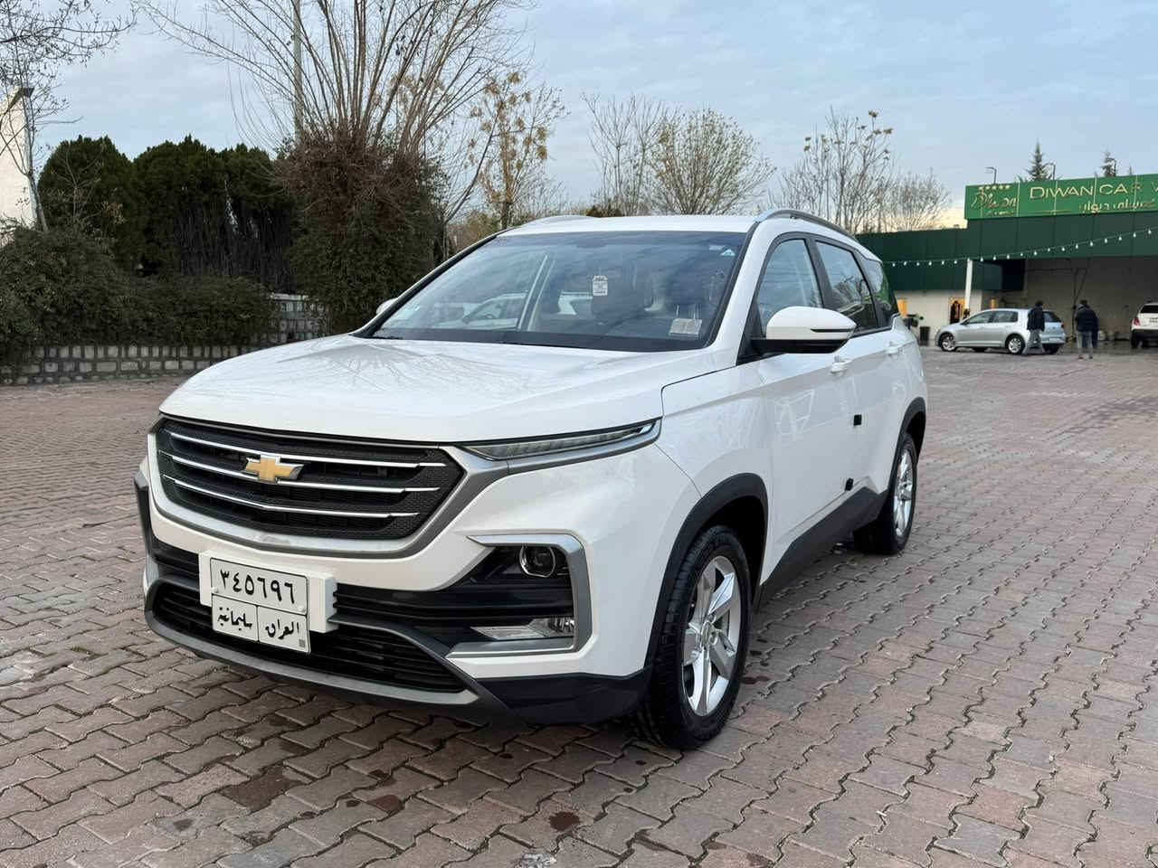 شوفليت كابتيفا موديل ٢٠٢١ سيارة صفر شركة منصور 
خليجي 
سيارة بدون صبغ بدون بارد 
٤سلندر ١٥توربو 

بدون شخت حتى دعاميات ب شرط مابه قطرة صبغة ولا مفتوح ولا تبديل گير محرك ما به أي خلل ولا مفتوح كهربائي كلها شغال سيارة ماشية ٣٣الف km
صدر  بيلادي ميه بل ميه 
تايرات جديد 
سنويه جديد حتي ٢٠٢٧
شاشه بيلادي بي  كاميرا شاشه ئايبات 
سياره ٧راكب 
تحكم ستيرن تحديد سورعه 
سبير مانازل 
سياره كول عيراق مابي. صديق 
كتلوك شريكه موجود 
برغي مامفتوح 
سعر 137$
رقم سليمانيه. 
موكان سياره سليمانيه 
رقم. موبايل ***********
