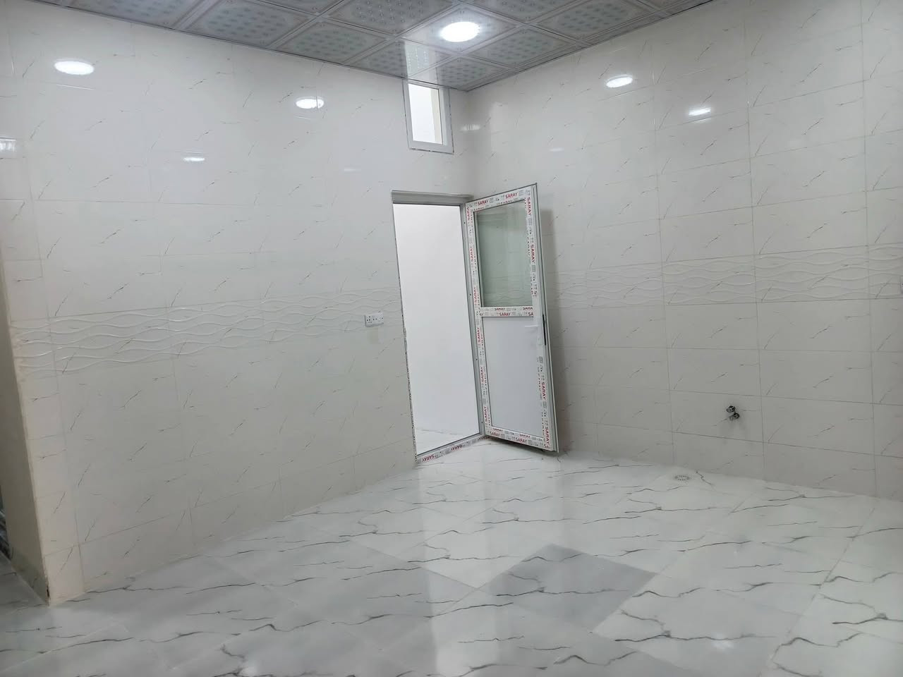 اعلان (1060)
🔵 دار طابو للبيع بناء حديث صفر 🟠

     (طابق واحد) ⬇️ المحتويات ⬇️

🔸الطابق الاول/ غرفة نوم عدد1 ومطبخ واستقبال وصحيات وگراج
-------------------------------------
#المساحة (100)متر
#الواجهة (5)متر
#موقع_الدار :- كركوك منطقة ال55 بالقرب من سايدين جامع الراشدين
#السعر (71) مليون بي مجال
#نوع_العقار:- (طابو ملك صرف)
------------------------------------
🔵 لمعرفت التفاصيل الإتصال بالارقام التاليه :-
🔸  ***********   🔸
🔸  ***********   🔸
-----------------------------------
🟠 او للإستفسار :-
يمكنكم مراسلة الصفحة
#نتشرف_بزيارتكم(مكتب المراد للعقارات)
عنوان المكتب:- كركوك منطقة ال55 قرب اقصومول
