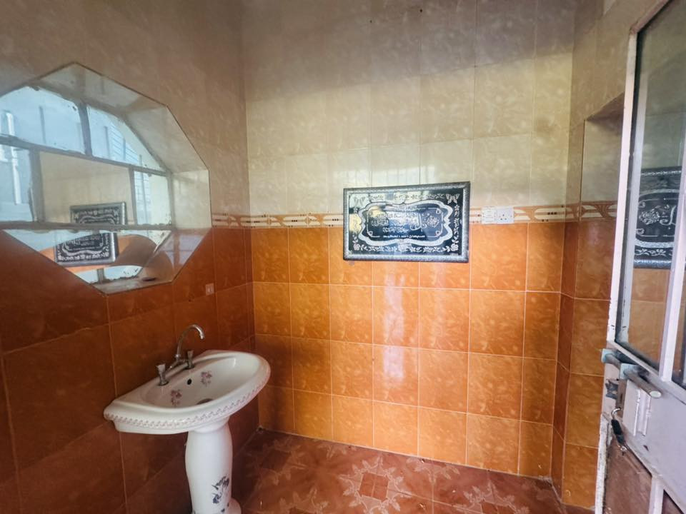 بيت للايجار الصوفيه قرب كلية المعارف سعر الايجار 400 قفل
استفسار على الرقم ***********
يمكنك زيارة المكتب العنوان شارع 40 مقابل جامع الواثق
