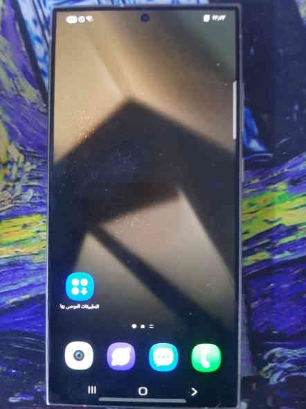 السلام عليكم 
S24 ULTRA 256GB
النسخة مو شرق اوسط
شريحة وحدة 
عشوائية 12
الجهاز نضيف كلش ما بي بس شخط بالشاشة موضح بالصورة ومو مبين الة تركز بي ويضيع من تشغل التلفون
السعر ٩٠٠ وبي مجال قليل 
التواصل 
***********
شراي خابرني وتدلل 
مو شراي لا تعبني
اللون ذهبي مو ابيض
