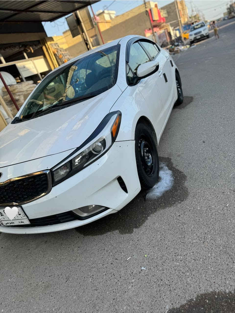 السلام عليكم 
كيا فورتي 2018 
ماشيه 190 ميل 
سياره نضيفه خير من الله 
شاشه جبيره بلادي 
تحكم ستيرن جهتين 
كير مكينه الحمدلله كلشي مابيهن مكفول 
حادثها بامريكا خلفي  مواصل الحوض 
صارت عندي طخه بيها هنا بلعراق بس موصلت للغود 
وبيها بارد بلباب مال السايق 
كلش نضيفه ومرتبه 
بغداد 
*********** 
السعر 122
