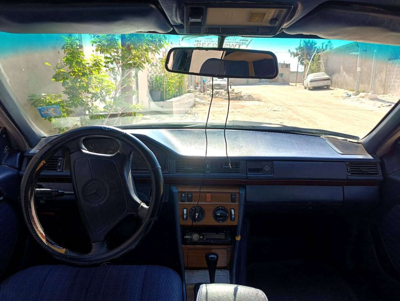 السلام عليكم
مرسدس دب للبيع E300 كير ومكينه بطه 2500ديلكو موديل 1991سياره مكفوله من الضربه رقم انكليزي بأسمي مكينه مكفوله من التنقيص والتبخير كير يأخر بالبگ 
حداديه 80بالميه 
باتري جديد 
السعرر 55وبيه مجال حك الجيه 
مكان السياره نجف 
رقم الهاتف***********/***********
