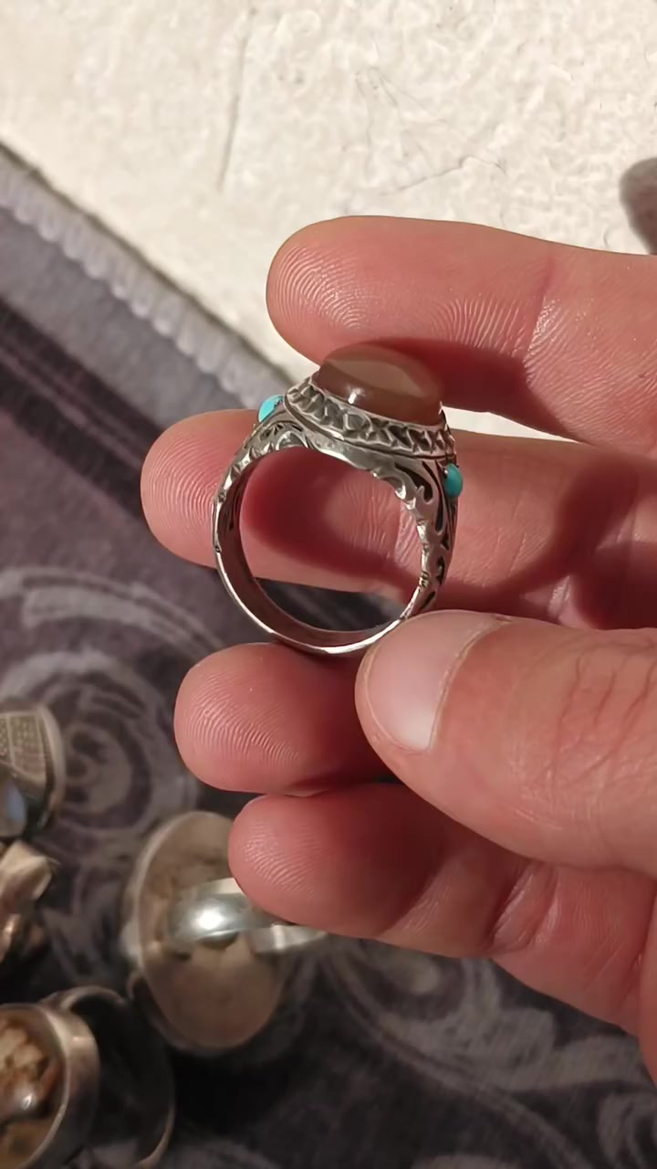 15 خاتم صياغات يدويه اغلبهن ثقيل  احجار اصليه للبيع المجموعة كامله شلع فقط مكان الناصرية اي استفسار ع الخاص


**إذا كنت صاحب هذا الإعلان وتريد حذفه لأي سبب، رجاءا أرسل رسالة إلى الدعم الفني**