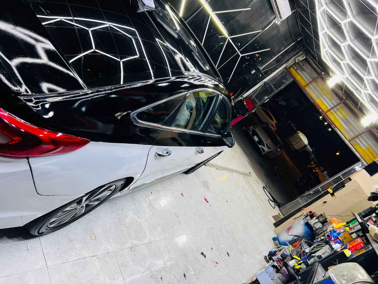 سوناتا مديل ١٦ 
فول مواصفات 
كير ومحرك خير من الله 
تبريد توني مسوي مبدل منضومه كامله 
بيها حادث وره ومرجعينه ومابيها شي السياره 
السعر ١٠٥ 
للتواصل ***********
