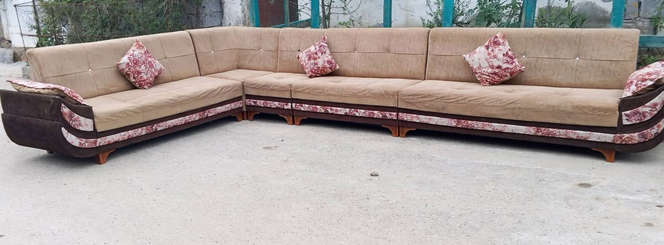 ⚜️  ديوان 10 مقاعد
⚜️  كلش نضيفه 

⚜️ المكان حصوه حي عداي

⚜️ للاسفسار الاتصال ***********
