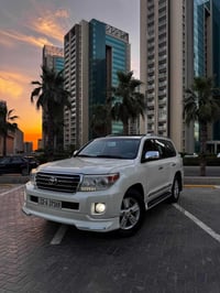 لاندكروز GXR • ٢٠١٤ • ١٤٥٠٠٠ كم