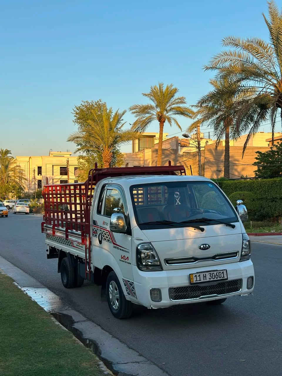كيا بنكو 2022
محرك مجفت جديد 

مكفوله من الصبغ والتبديل 

بيه شخط بسيط 

ماشيه 108 

تخم تاير جديد 

تبريد ثلج 

رقم بغداد تحويل مباشر 

السعر 138 

مكان السياره بغداد حي الجامعه 

الرقم ***********
