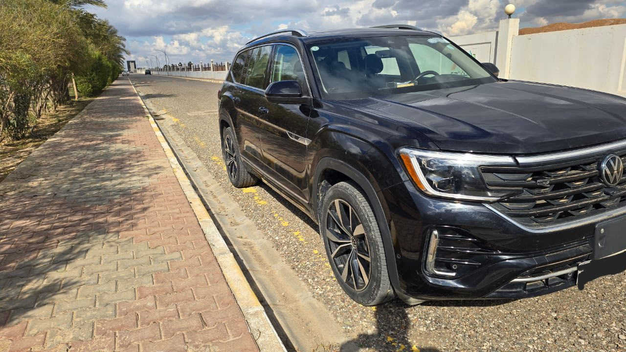 فولكس واكن اطلس موديل ٢٠٢٤
اعلى فئة ماكو فوكاها
 #ATLAS_SEL_PREMIUM_RLINE

ويل كروم حجم ٢١ 
كامرة محيطية ٣٦٠ درجة 
دفع كلي مع ٦ انماط قيادة
الانارة تفاعلية مع حركة الستيرين والدواخل كلها لمس  
وبعد بيها هواية مواصفات
شوف الفديوات بعد عالمواصفات   
ضرر فقط شوية من الباب الامامي وشوية من الخلفي طرف السايق مصلحات نفسها بدون دواخل بدون ايرباك نظافة فوول 
 رقم شمالي 
#ATLAS_SEL_PREMIUM_RLINE
اعلى فئة-فول الفول 
للاستفسار 
***********
