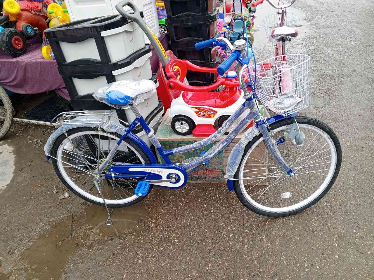 بايسكلات للبيع لكل الاعمار والاحجام لمعرفه السعر او الاستفسار التواصل واتساب*********** 
او الاتصال على ***********‬‏
متوفر توصيل عنوان المحل بغداد سوق الشرطه الرابعه مقابيل خياطه ابو وسام
