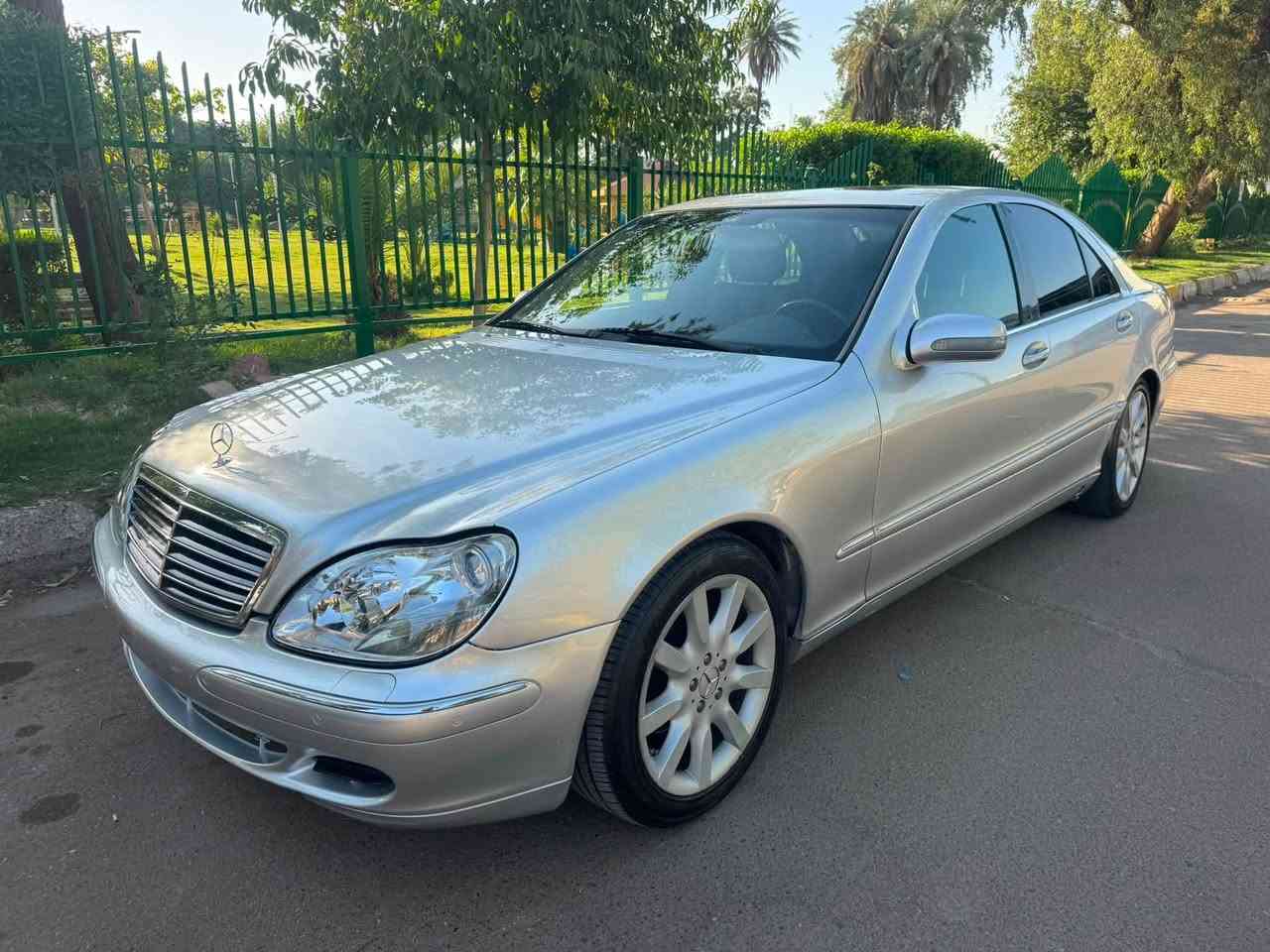 غواصه موديل 2000 وارد يابان حجم S 320 محدثه بلكامل 2005
بدون ضربه صبغ عام اثر جراد 
موجوده صور قبل الصبغ 
محرك كير حداديته تبريد كهربائيات 
كله جاهزه ومسويله ادامه كامله 
زيوت فلاتر باتري منظومه بنزين 
غرفه جديده كامله 
سياره جاهزه بدون عطل ونقص 
موصفاته سلايد برده سترين كهرباء صاج ملكي لايت عدسه 
كشنات كهرباء وخزن وهيتر  تحكم ستيرن سنترلوك ترحيب مري شفط وترحيب واشاير الخ …. 

رقمه بغداد دولي باسمي تحويل مباشر والسعر 95 ورقه وبيه مجال بسيط مكانه بغداد العطيفيه ***********
