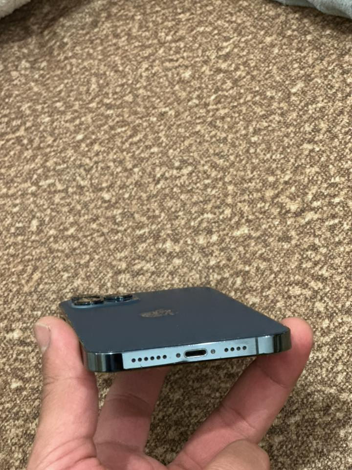 سلام عليكم 

12 pro max 
256
جهاز نضيف ممبدل بي شي 
بطاريه 65 مبدل ضهر و الكامره *1 بيها رجه امرار تجي وامرار تروح 
نجف ***********
سعره 350
