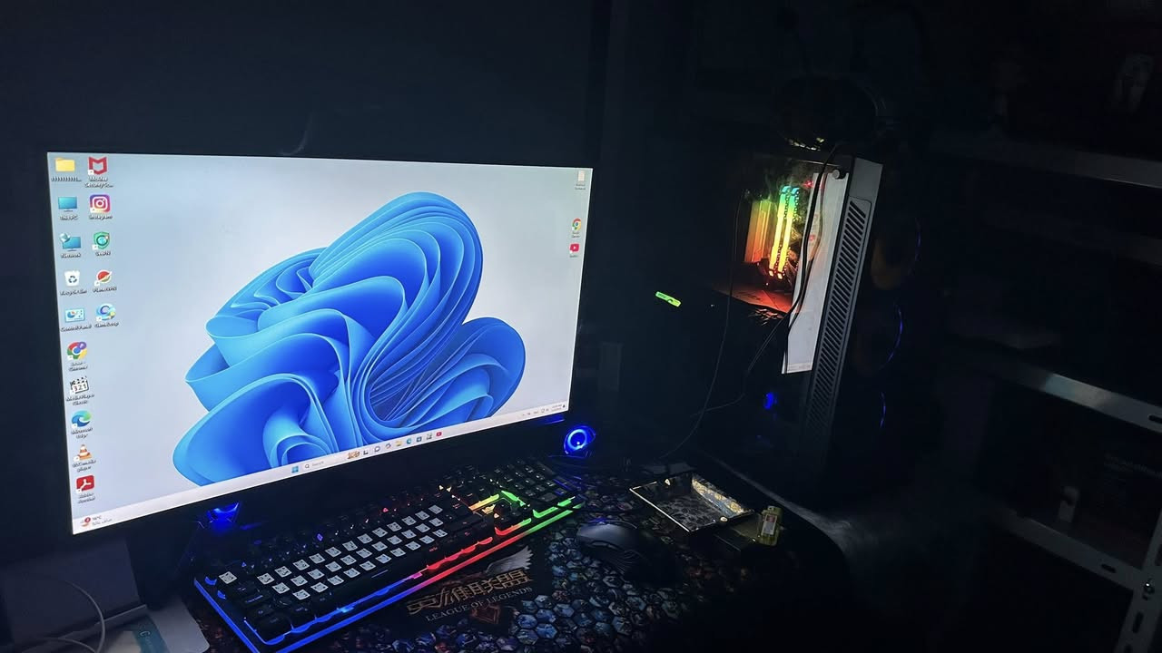 تجميعة وشاشة
وملحقات ماوس وكيبورد وسماعات سبيكر
مواصفات :
‏r7 3700x
‏B470 MSI بورد

رامات 32 بتردد 3600MH

‏SSD 512 - HDD 1t تخزين

‏RX 5700XT MSI GAMING X كرت

بور 650W من كولر ماستر
الكيس من كولر ماستر
شاشة حجم 27 مقوسة
‏1080 full hd

السعر 900 قفل

مكاني بغداد الغزالية
***********
