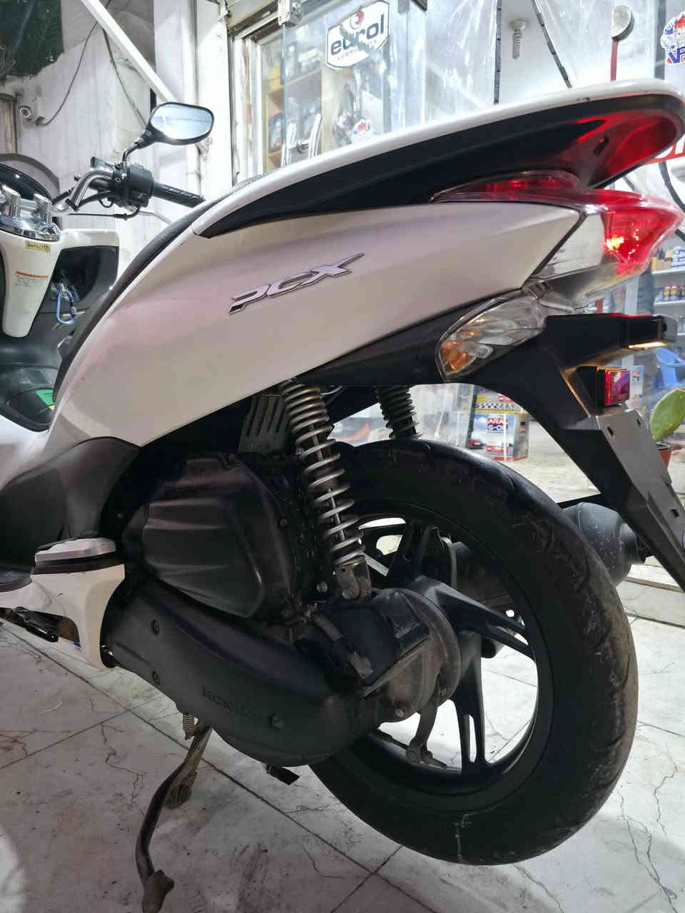 سلام عليكم
Pcx جيل اول ياباني ماشيه 32567 الف
مكفولة عدا كسر بالكفر طاحت عليها دراجه ثانيه
مكانها واسط الكوت
السعر 13 ورقة وبيها مجال قليل
للاستفسار
***********
