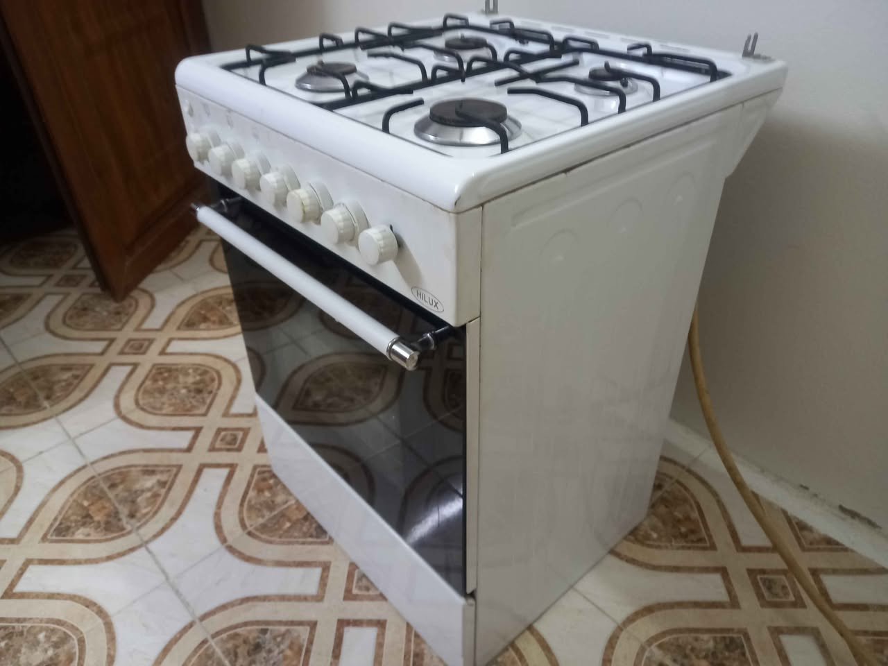 طباخ هايلوكس عشتار أربع عيون للبيع شرط الشغل السعر ٨٠ ألف العنوان موصل حي الصدام بعد السيطرة عالشارع العام *********** *********** يوجد توصيل داخل الموصل أجره عالمشتري موصل, نينوى
