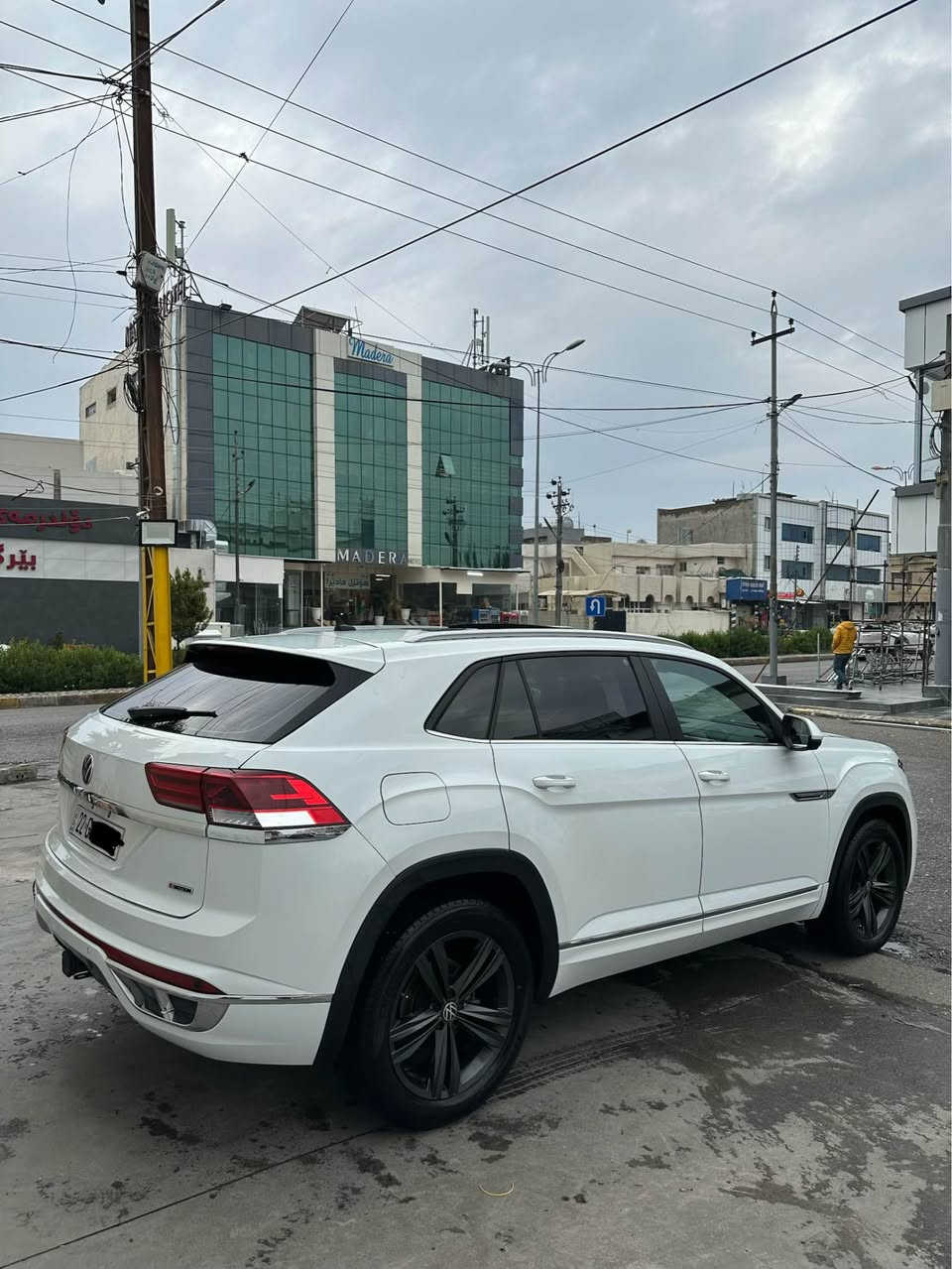 Vw atlas cross sport v6 se rline 
سەیارەکە ٦ پستنە،فوول مواسەفاتە se rline ,چاملغو بستەک دەرکەی بۆیاخە بێ ژۆرێ دوجێی گچکەی پیدیئارە،گێروو مەکینە بەشەرتە،٦٥میل رۆیشتوە
0,7,5,0,4,6,7,8,5,7,5 رقم 

رقم شانسی1V2RE2CA1MC216063 أربيل, العراق
