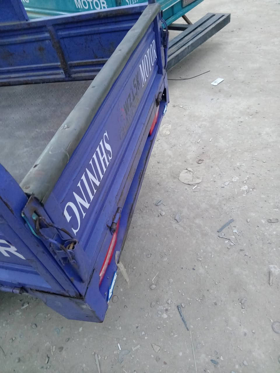 السلام عليكم ستوته للبيع موديل 20 محرك 24 ستوته كلك للبيع مستعجل مكاني بكربلاء قرب مدينه سيد الاوصياء رايدها مليون و600 فيها مجال رقم  ***********
