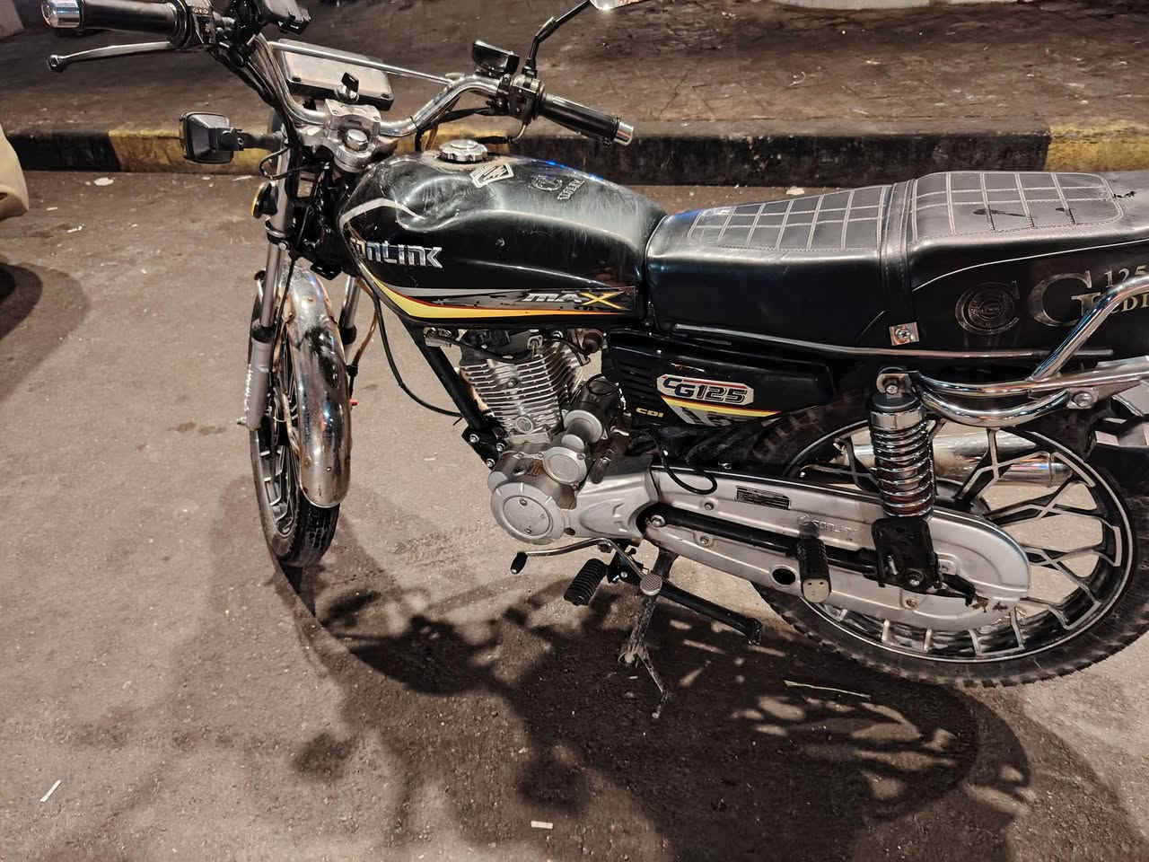 السلام عليكم ورحمة الله وبركاته، اخوان دراجة سيفان للبيع دراجة نضيفه و خير من الله نواقصه بسيطه موديل ٢٤ رايدها ب550 و بيها مجال للطيبين للتواصل عله الرقم ***********
المكان بغداد _ الوزيرية
