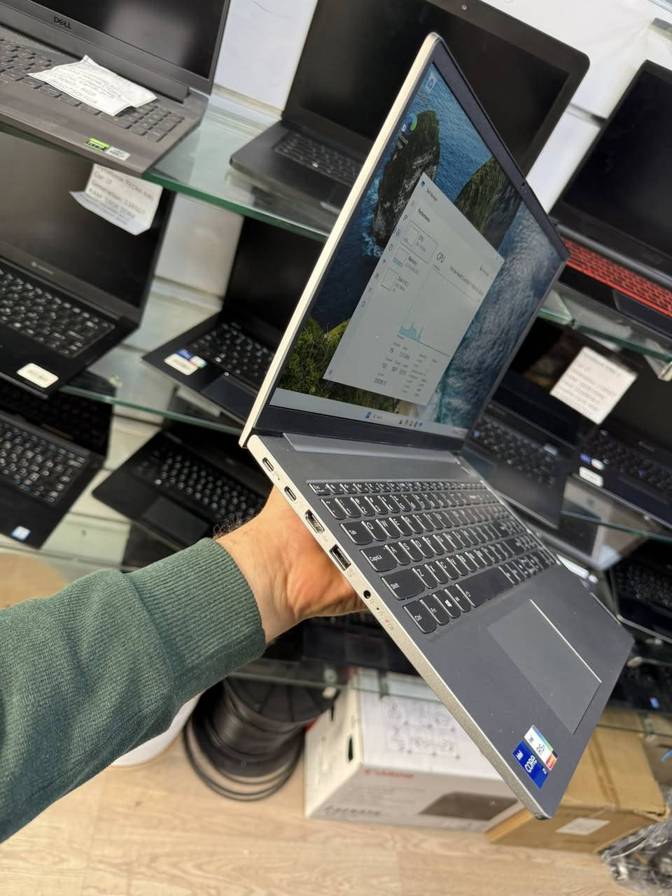 للبيعLenovo thinkbook G15
معالج Core i7/gen11 الجيل الحادي عشر 

رام  16GB-DDR4

 هارد  512GB-SSD

كرت داخلي شير 8GB كيكا

شاشة 15.6 انش

لابتوب نظيف وما بيه مشاكل 

السعر 540 الف واصل جميع محافظات

‏‎ماوس وحقيبة هدية مع الجهاز

ضمان لمدة اسبوعين بعد استلام

تفحص براحتك قبل استلام من مندوب

للتواصل عبر الواتساب او الماسنجر
***********
