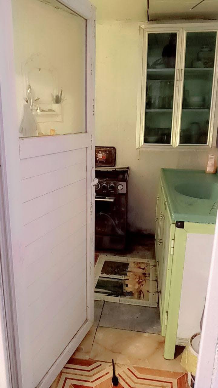 سلام عليكم.. بيت حواسم منطقه الماجديه سيد جميل بدايه شارع عشرين بناء جديد صارله سنه مساحه 100 متر وبناء درجه اوله من حيث الاساس والبناء والكهرباء والمجاري حتى بيبان البيت تفصال والبيت والمنطقه ما معوضه تجي وتسال وتشوف المنطقه والبيت مسجل بلتعداد السكاني ويم المختار يعني بلمستقبل تستلم تعويض او قطعه ارض من الدوله وكل الخدمات بيها على شارع وكرباء وطنيه وانبيريه ومدرسه ابصفك ابتدائيه ومتوسطه ومن تشتري البيت تشتري الجار قبل الدار ناس هدوء وناس طيبين لله شاهد 
وسعر البيت 6 ونص لله شاهد مو سعره بس لان محتاج فلوس لضرف خاص والشراي يتصل عالرقم ويدلل ***********
