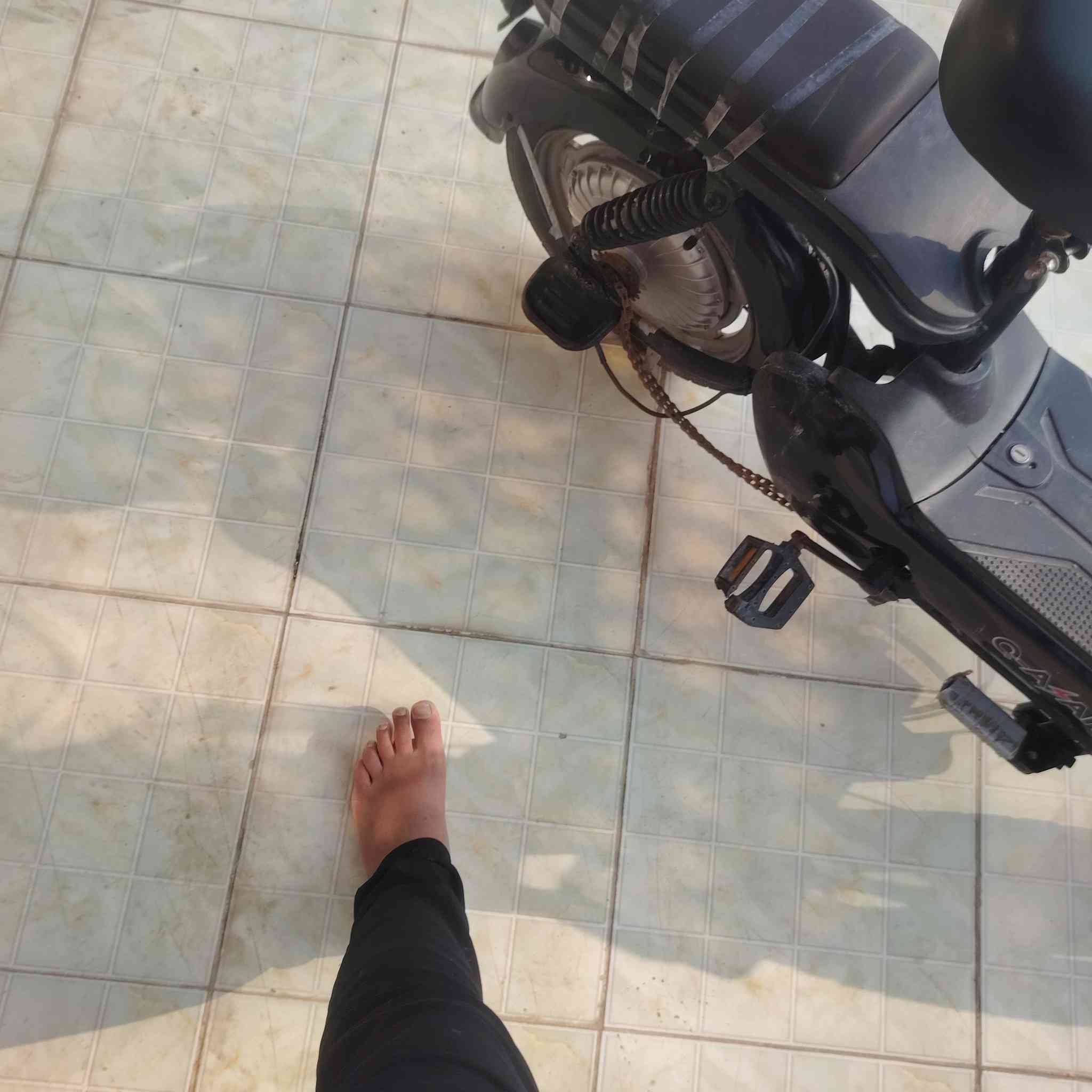 سلام عليكم ورحمة شباب درجه شحن للبيع قرب جامعة بابل السعر 200 او بيها مجال الرقم ***********
