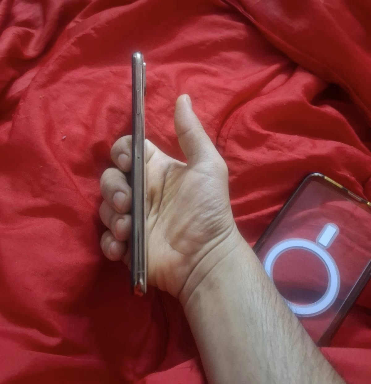 اكس أس ماكس
ذاكره256بطاريه100مبدل اصلي شحنه يوم كامل فقط ضهر تعبان 
   
الباقي كله شغال ع فحص 
كامرات  ✅اتصال ✅سيمكرت ✅وأي فأي
سيمكرت اتصال فرمته كله شغال بصمه    وجه✅ كله شغال 
الون الاذهبي
يرهم بيع او مراوس سعر 190 مجال كلش بسيط مكاني مدينه الصدر ماعندي توصيل ***********
