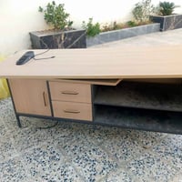 وبركاته يوجد ميز مال مكتب للبيع بعدهن جديد مابي شي الاتصال على الرقم  ...