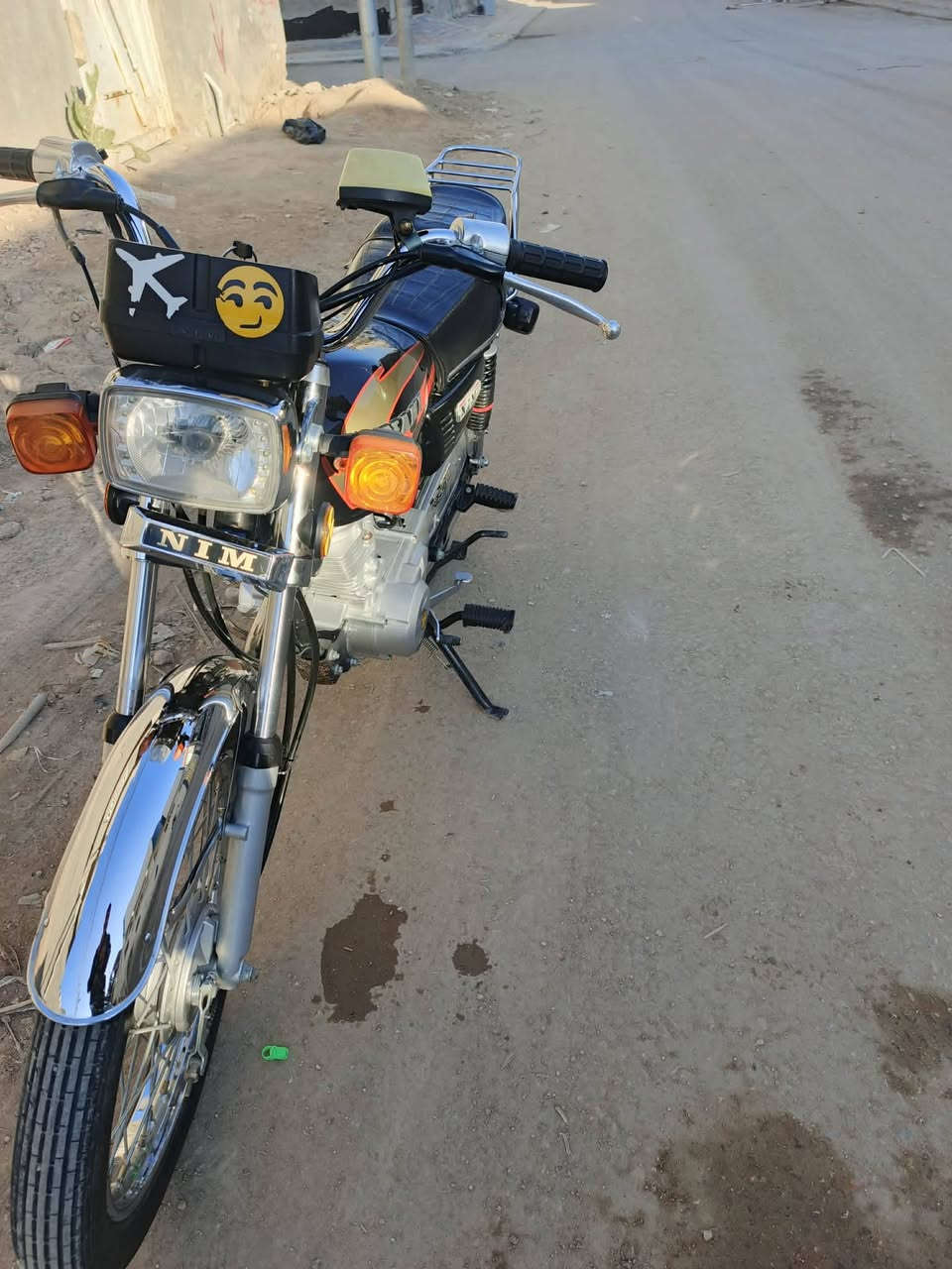 دراجه نامه امتياز أوراق باب اول  بوري رفيعه مال شلامجه موديل 25 نضيفه مكينه ما مفتوحه  دراجه برغي مامفتوحه بيه لبيع الشراي بيه خير ويدلل راديها ب700 وبيه مجال لشراي مكاني اطوريج لاستفسار هاذ رقمي ***********
