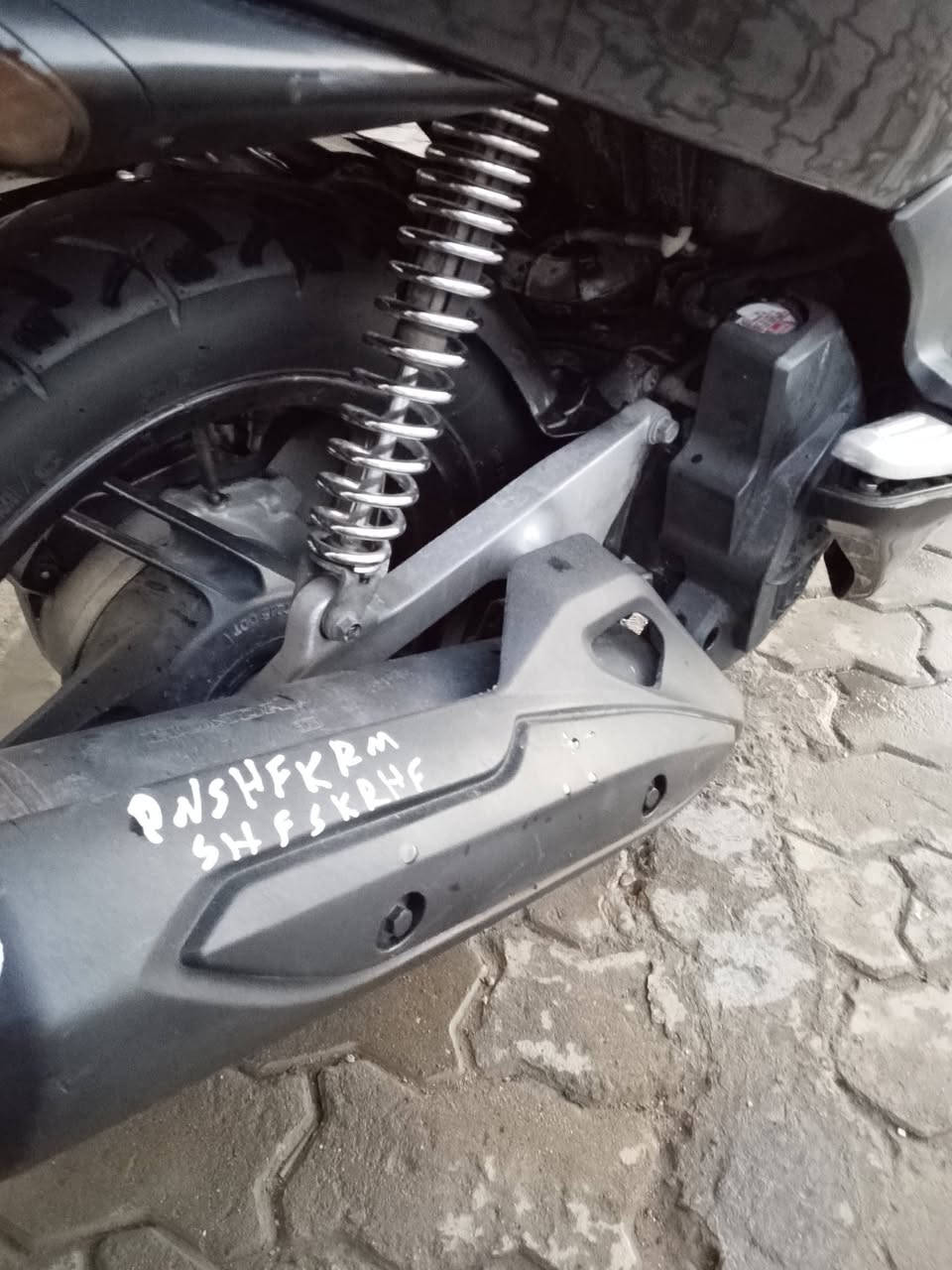 اسلام عليكم بيسي إكس جيل أول ياباني أصل دراجة مال رمبة مكينة 150دراجة كارتون فول حساسات قفل جنطة قفل ستيرن شاير كهربائية كلة شغال مابيها اي نقص كلجات كاملة بيها شلعة ومعدل طيارة مكينة بجيس ماسمع اي صوت السعر 1350وبيهة مجال مكاني بغداد مدينت الصدر ***********ملاحضة بيها شخوط بصيطة بالكفر حتى خاف تكول اجيتك وتعنيت وماكتلي
