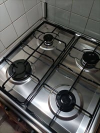 طباخ مستعمل ولكن نضيف ب٩٠ بيع مستعجل اتصل عل واتساب 07716503956
