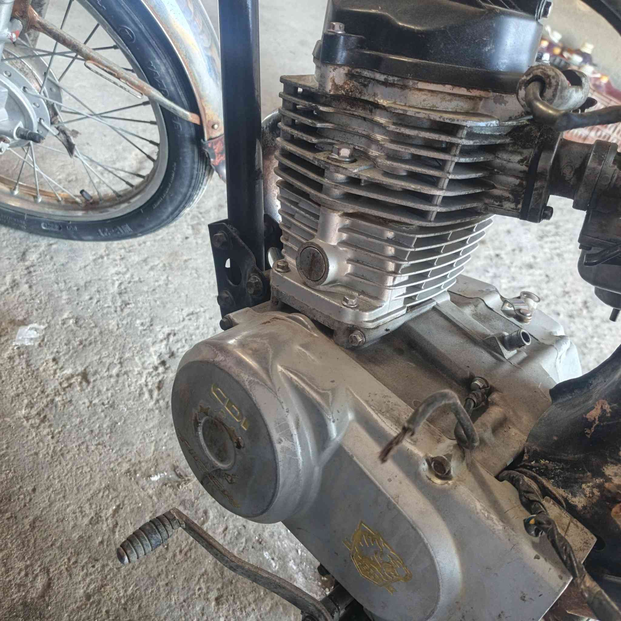 سلام عليكم مكينه للبيع تايكر للبيع مديل 19نضيفه هااذ رقمي ***********
